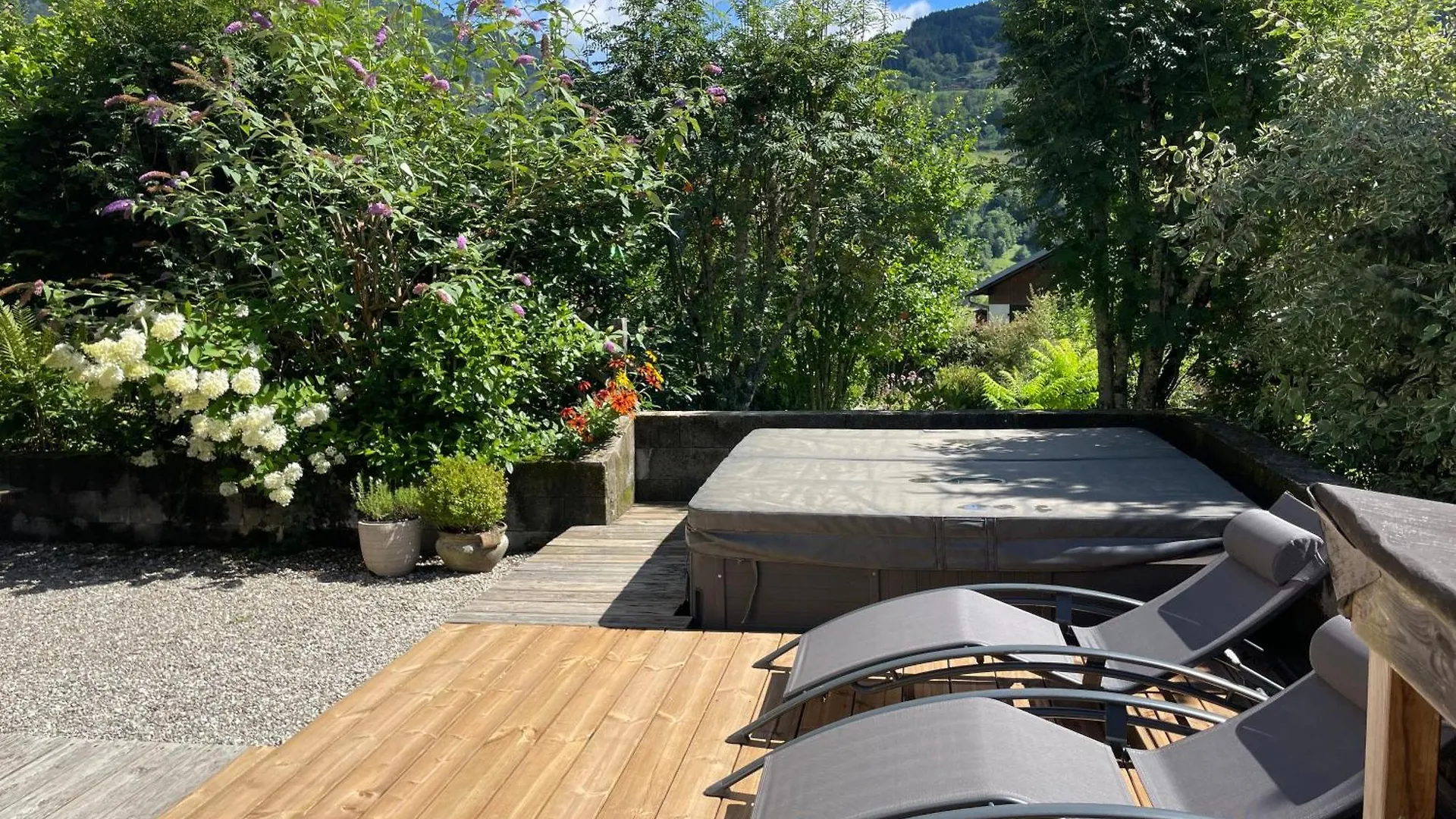 Chalet Belle Folie contacts